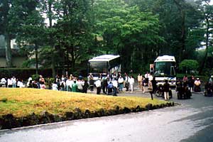 朝霧の中を東照宮駐車場へ到着